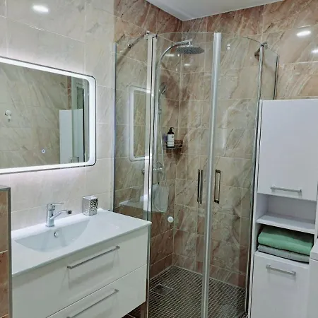 Apartment Two-bedroom With Living Close To The Old Town *